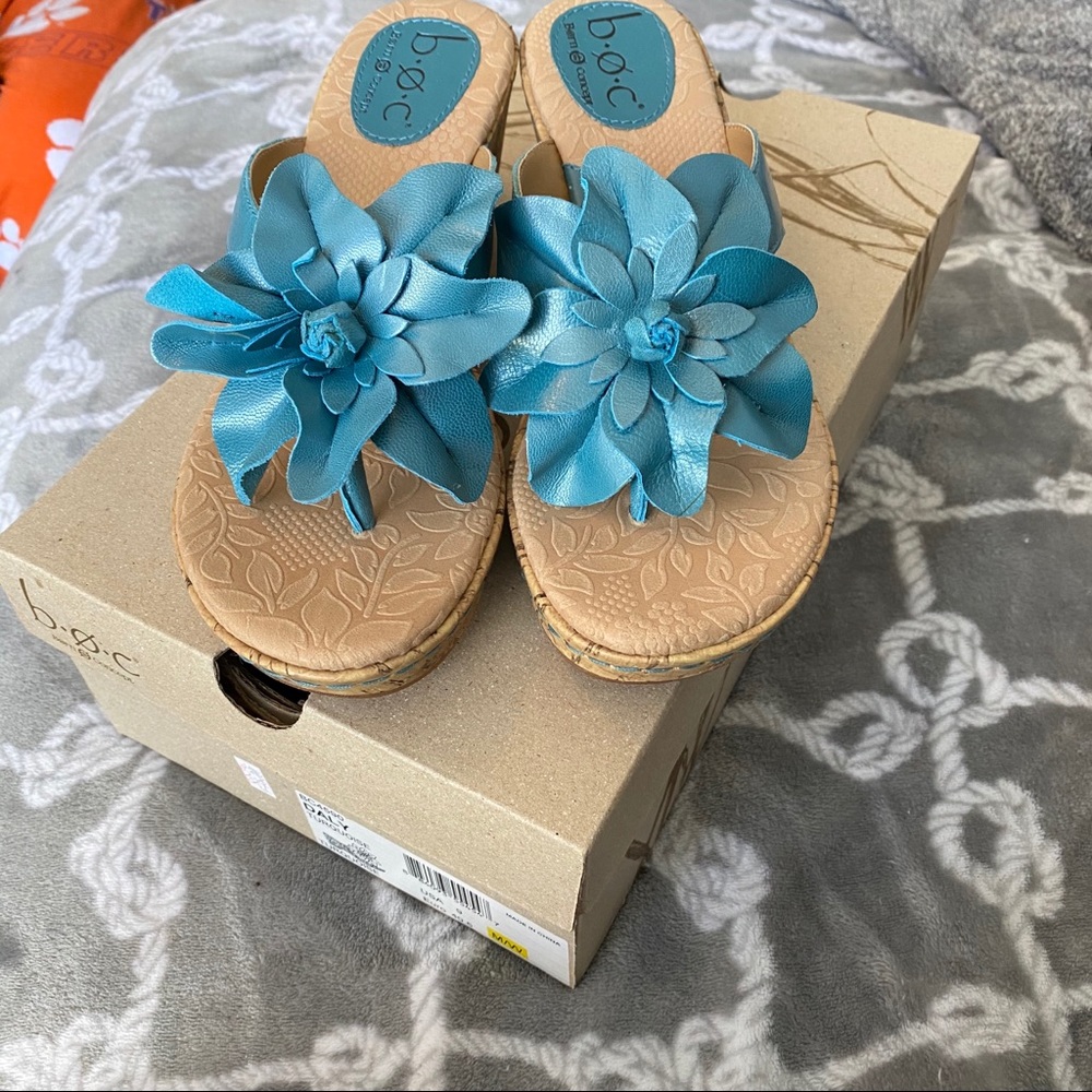 NIB Born Daly turquoise sandal size 9